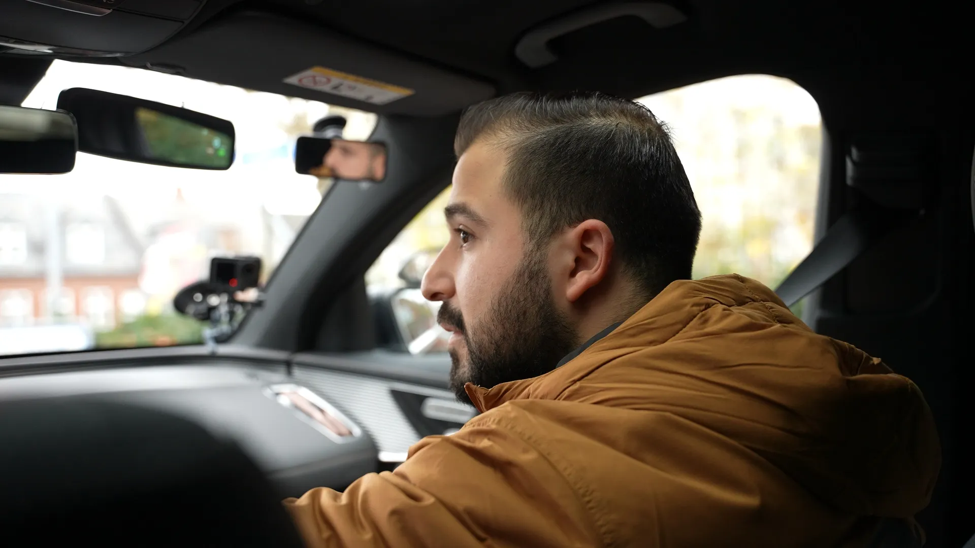 Kørelærer samtale i en skolevogn